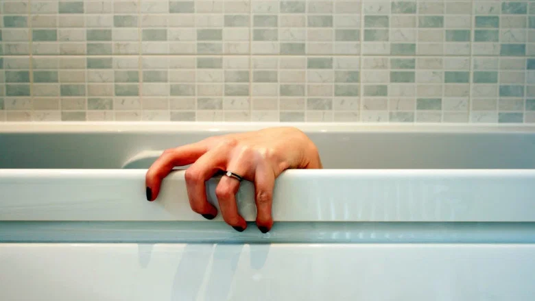 What Lies Beneath still 2